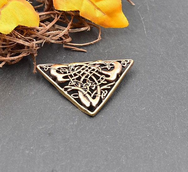 Triangel Brosche mit keltischem Schwanen Motiv - Keltische Dreieck Fibel aus Bronze Brosche - 1 Stück