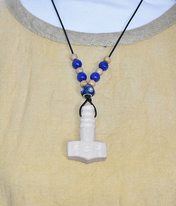 Thorshammer aus Holz von BELANAS SCHATZKISTE - Mjölnir Kette  - Wikinger Malmer Schmuck - Statment Kette