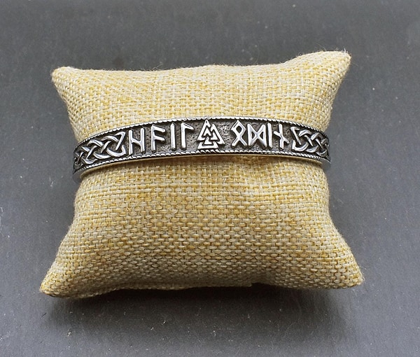 Wikinger Edelstahl Armband mit Runeninschrift "Hail Odin" sowie einem Valknut und keltischem Muster - Nordischer Schmuck
