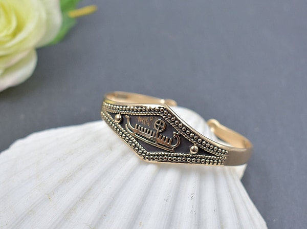 Wikinger Armreif mit Langboot und Rune - Nordisches Bronze Armband - Armspange mit Wikingerschiff