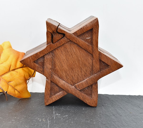 Stern Schatulle aus Holz und auch Puzzledose, Schmuckkästchen David-Stern für kleine Geschenke, Sterndose für kleine Schätze