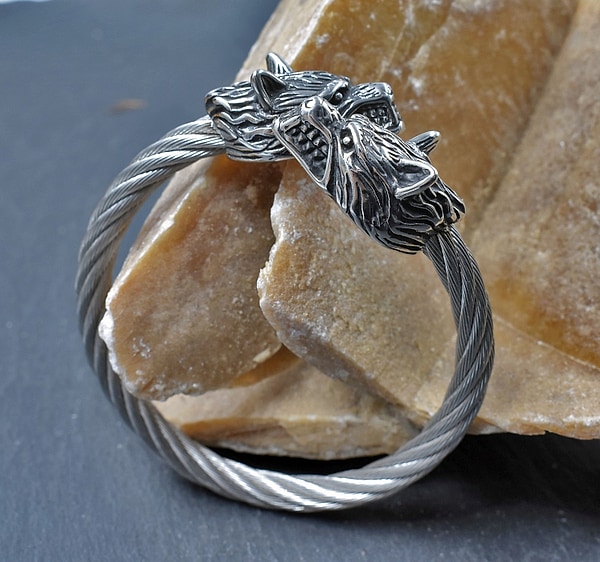 Wikinger Armreif mit Wolfköpfen - Mittelalterlicher Edelstahlarmreif - Armband Gerri und Freki
