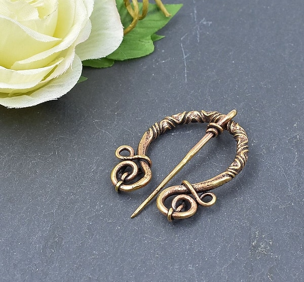 Wikinger Ringfibel im Urnes-Stil - Nordische Fibel aus Bronze - Mittelalter Gewandschliesse
