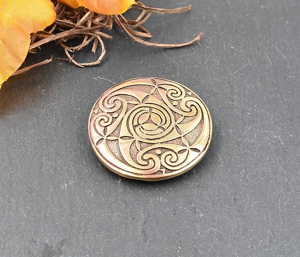Keltische Rundfibel mit Spiralmuster aus Bronze – Wikinger Gewandfibel – Reenactment Schmuckbrosche – LARP  Mittelalter Fibel Geschenk