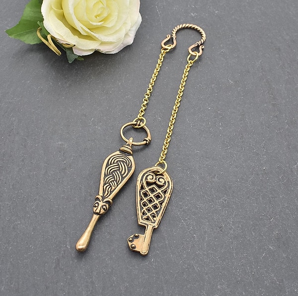 Viking key and ear spoon - Norse apronn brooch chain - Viking hygiene set made of bronze by BELANAS SCHATZKISTE