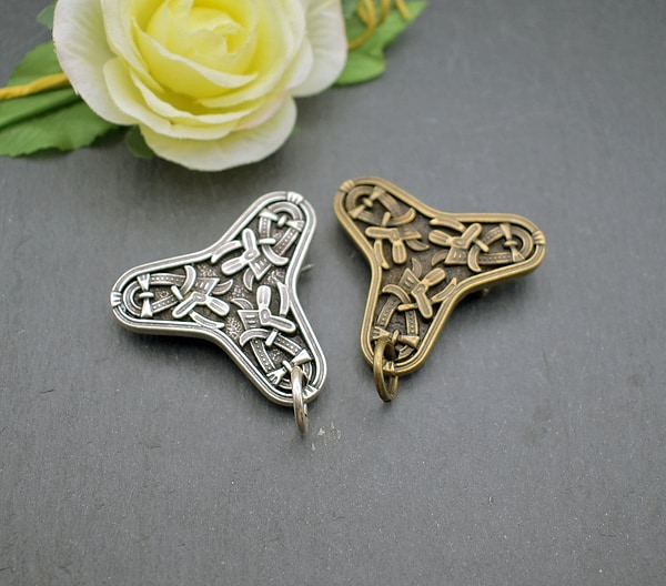 Kleeblattfibel der Wikinger in 2 Größen - Nordischer Schmuck - Gewandschliesse aus Birka - Funktionell und Stylisch