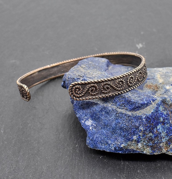 Keltischer Bronzearmreif mit S-förmigem Muster – Mittelalterliches Bronze Armband