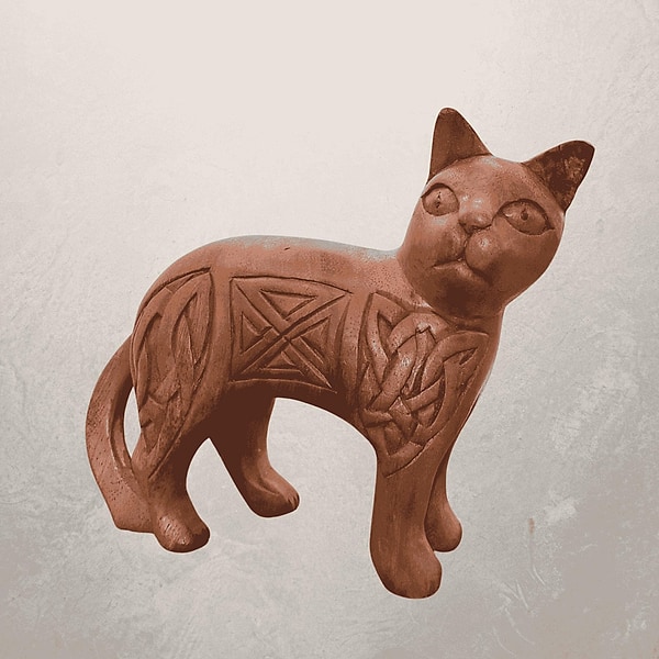 Dekofigur keltische Katze Trjegul | Freyas Katze aus Holz von Hand geschnitzt | Keltisches Krafttier