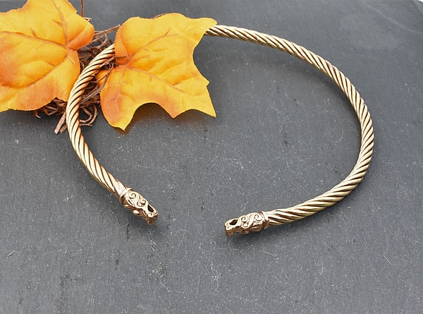 Drachenkopf Torque aus Bronze – Wikinger Halsreif – Keltischer Wendelring – Offener Bronze Halsring – Historischer Schmuck