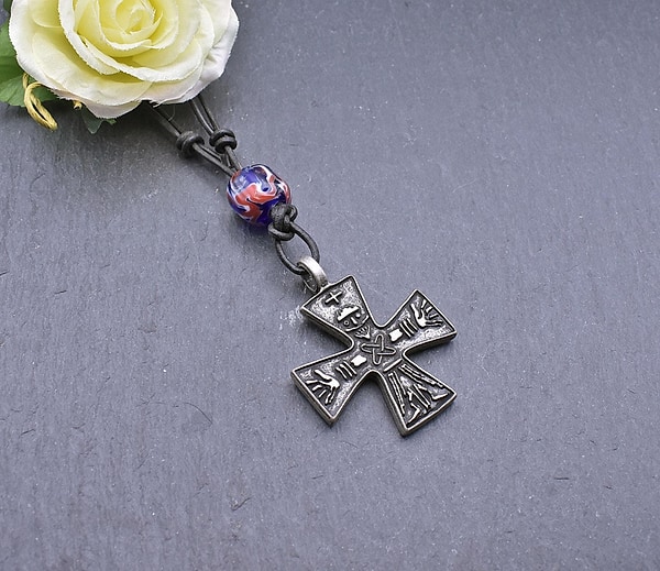 Gotland Kette mit Glasperle nach Fund von BELANAS SCHATZKISTE - Wikinger Kreuz - Nordisches Schutzsymbol