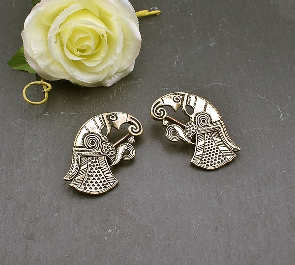 Rabenbrosche aus der Vendelzeit links und rechts schauend - Mittelalter Gewandschließe - Hugin + Munin Fibel - 1 Stück