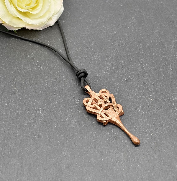 Authentischer Wikinger Ohrlöffel in rötlicher Bronze - praktisch und schön zugleich - Stylische Halskette für die Wikingerin
