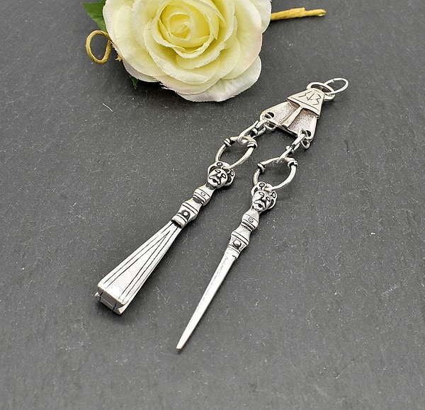 Wikinger Hygiene Set Gotland mit Wikinger Pinzette und Pfriem - Nordisches Toiletten Set aus versilberter Bronze von BELANAS SCHATZKISTE