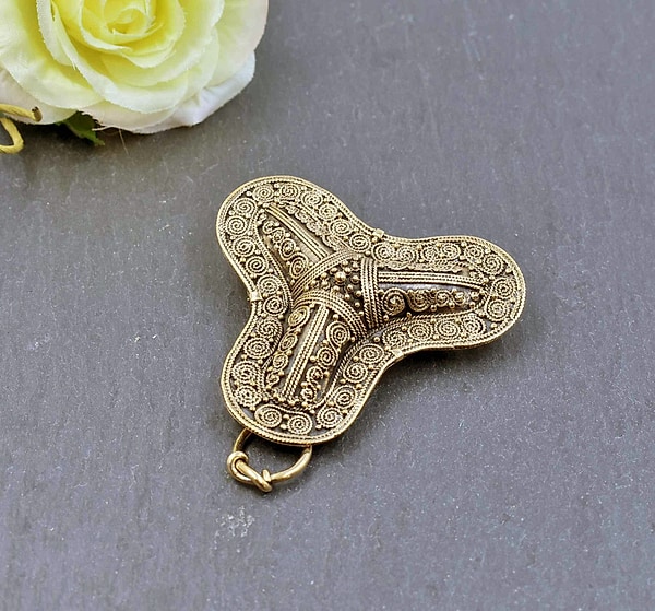 Kleeblattfibel von Stora Ryk - Ein Artefakt aus der Wikingerzeit von BELANAS SCHATZKISTE - Mittelalter Brosche - Wikinger Schmuck