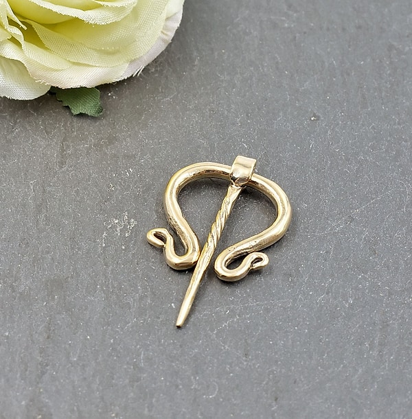 Kleine Omegafibel aus Bronze für Wikinger - Kelten Schmuck - Römische Pennnular - Mittelalter Fibel
