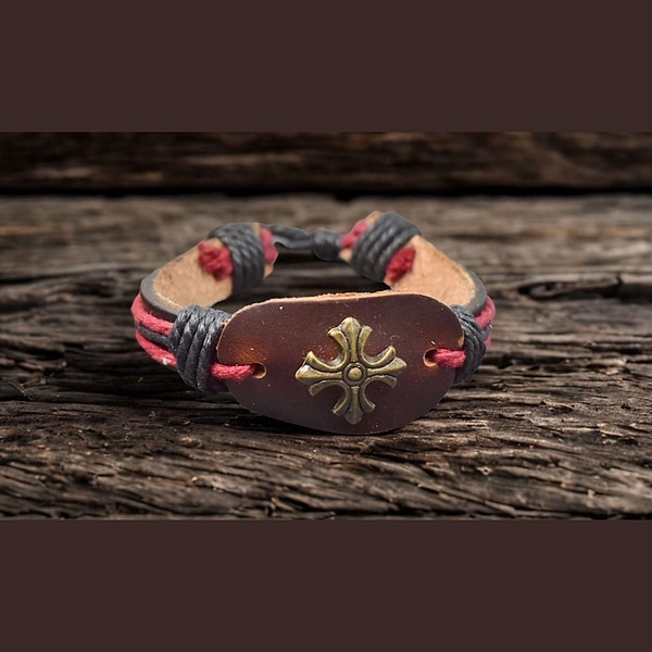 Lederarmband Templerkreuz für Frauen und Männer - Armband Mittelalter verstellbar ab 16 cm - Tatzenkreuz Armschmuck von BELANAS SCHATZKISTE