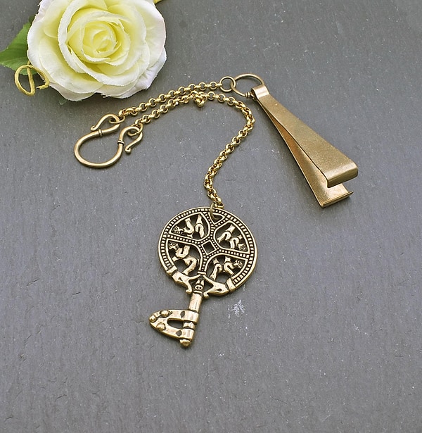 Viking hygiene set from BELANAS SCHATZKISTE – Birka key and tweezers made of bronze – Nordic brooch chain for Viking dress