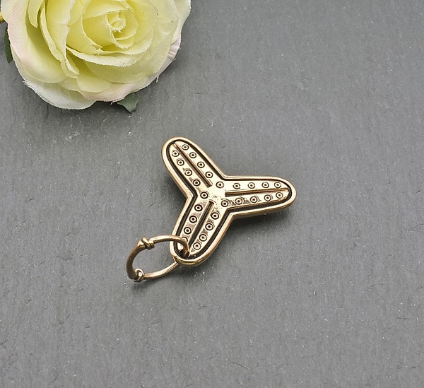 Schlichte Birka Kleeblatt Fibel mit Kreisaugen - Mittelalter Brosche - Triangel Fibel - Bronze Brosche - Wikinger Schmuck