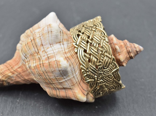 Keltischer Bronze Armreif mit typischen Flechtmuster | Armreif für Frauen | Bronze Armschmuck mit keltischem Knoten