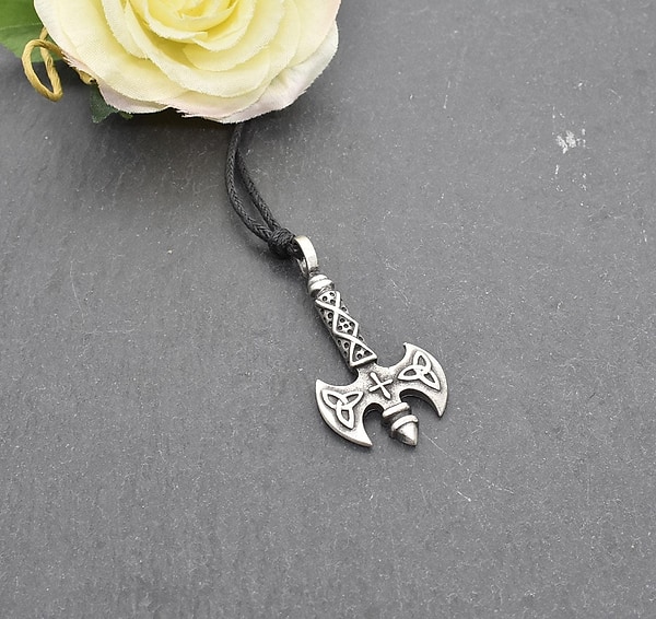 Wikinger Doppelaxt Kette aus Zinn | Nordischer Talisman für Stärke, Mut & Schutz