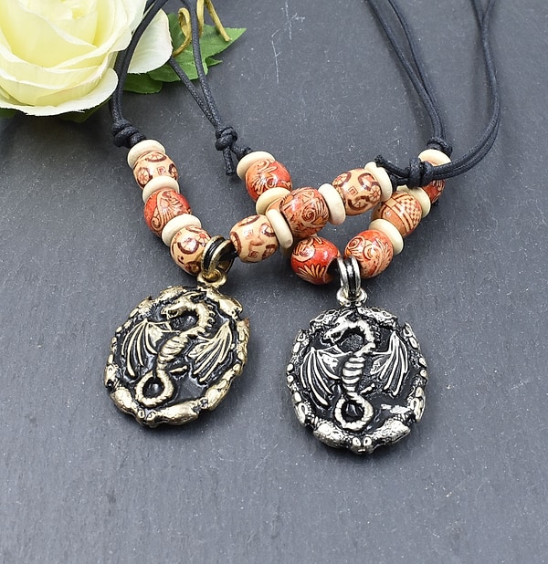 Drachenkette Nibelungen von BELANAS SCHATZKISTE - Holzperlenkette mit Drachen Amulett - Messing oder Silber